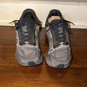 🫶🏼On Cloud Running Shoes in Gray and Black size 8 1/2